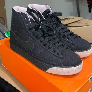 Nike mid blazers in black and pink